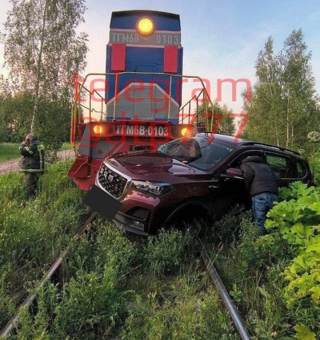 Не заметил поезд.