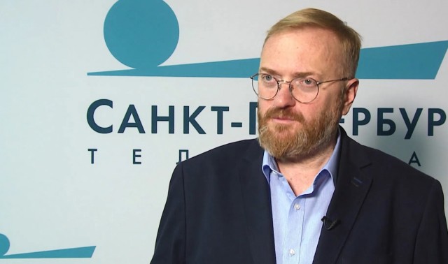 В Ленобласти самцы лягушек стали небесно-голубыми