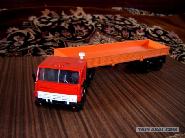 Игрушки СССР. Большие железные грузовики