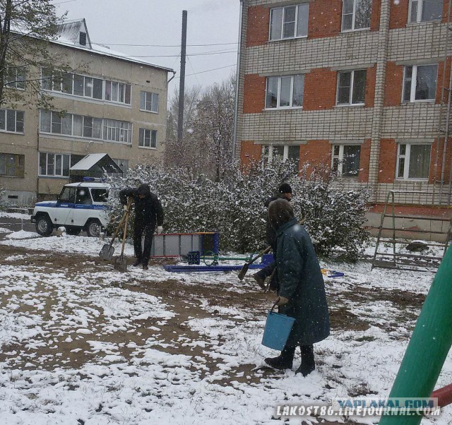 Единоросс забрал детскую площадку сразу после