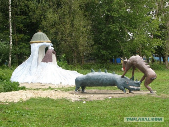 Детская площадка тлена и жути
