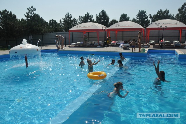 Отдыхающим детям-инвалидам запретили купаться в бассейне из-за жалоб недовольных пенсионеров