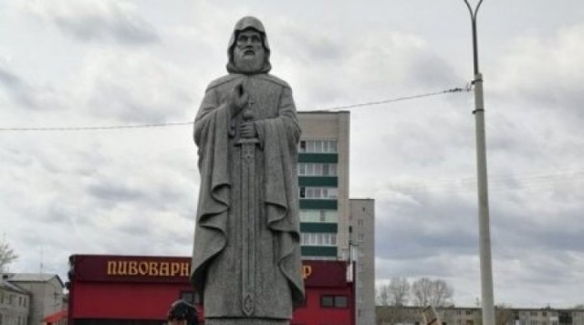 В Киеве установили памятник Илье Муромцу.