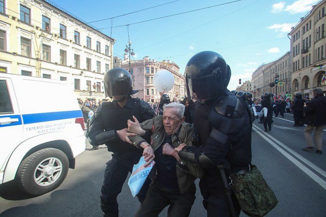 Неутомимый борец с режимом или профессиональный теряльщик сознания?