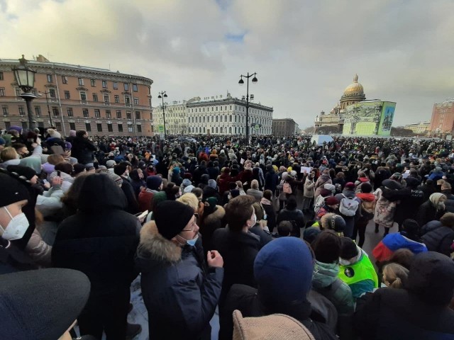 На разгон протестующих в Петербурге прибыли внутренние войска