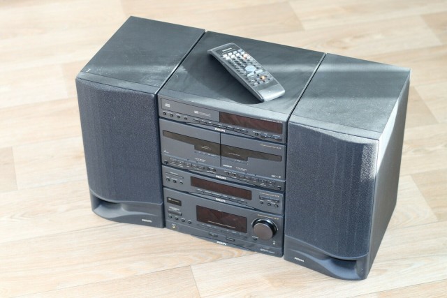 Куда подевалась фирма PHILIPS, подарвшая миру кассетный магнитофон и CD