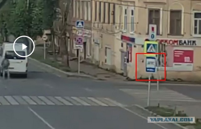 Едешь такой сонный в полпятого утра по пустому городу