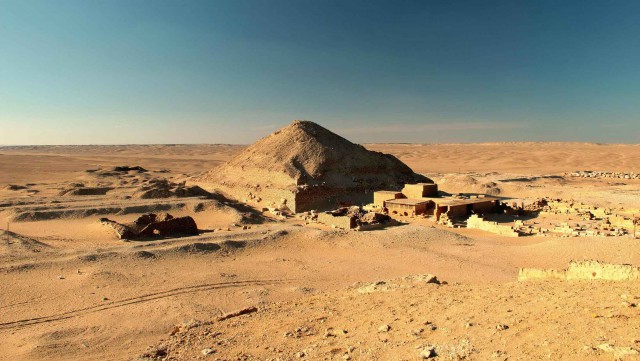 Почему нельзя забираться на пирамиду