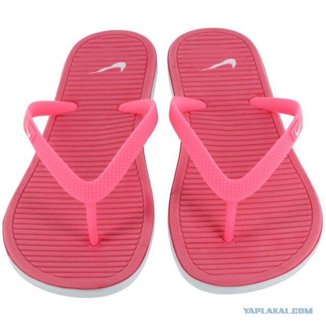 Вьетнамские авиалинии сняли со стюардесс все, кроме бикини