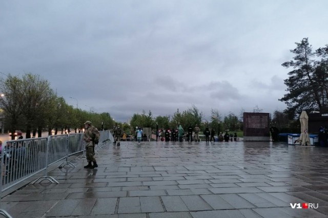 В День Победы так быть не должно: главная высота России в Волгограде пуста и безлюдна