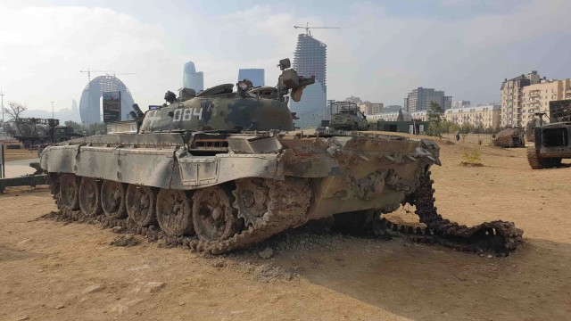 Выставка трофейной военной техники в Баку