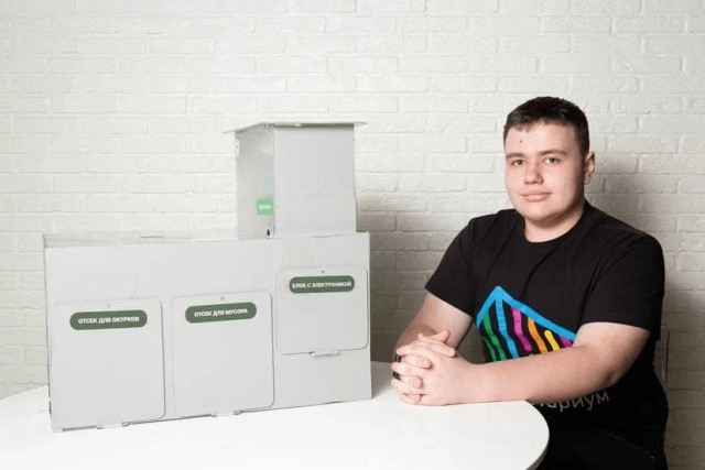 Школьник из Подмосковья cоздал устройство, которое обучает ворон сортировать мусор