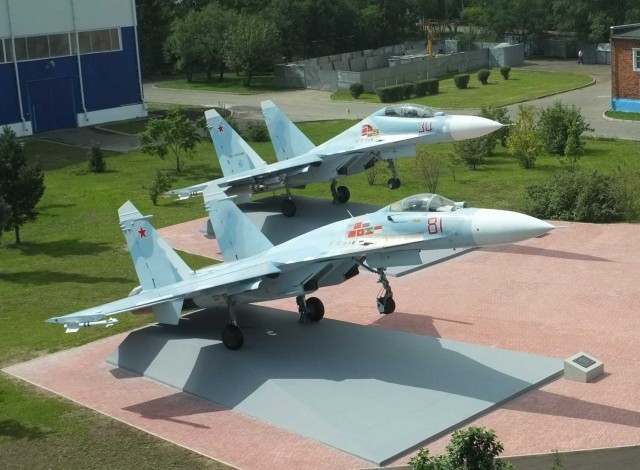 Памятник в городском парке г. Истра