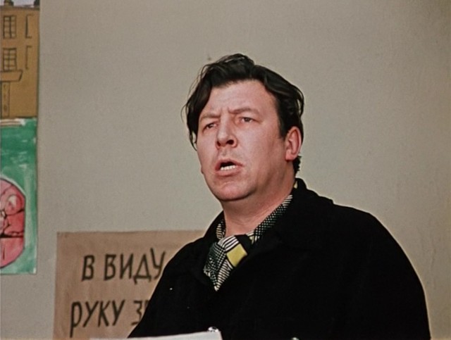 Когда последним зашёл в курилку на заводе