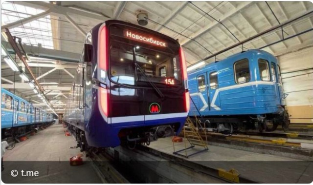 Первый 5-вагонный поезд метро запустили на линию Новосибирского метрополитена
