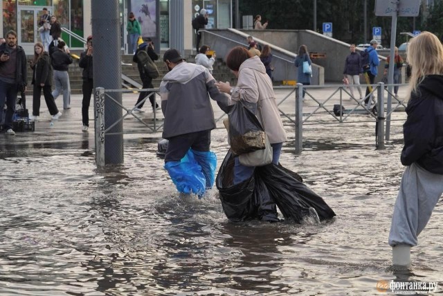 Пакеты на ногах и «воды по колено»