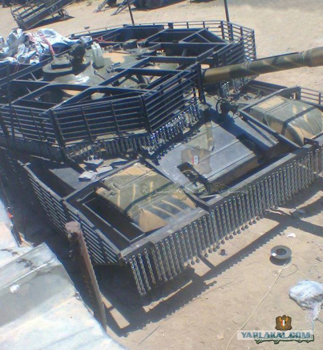 Трофейный танк ИГИЛ (вот это защита)
