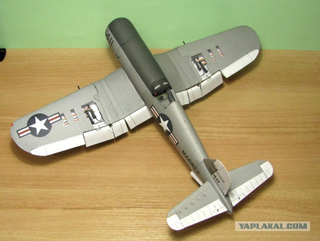 AU-1  Модель самолета из бумаги