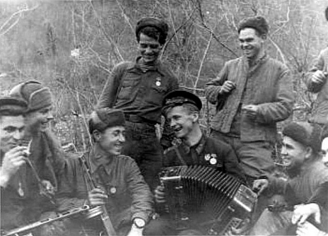 Лекарство от страха. (О народном характере посредством старых фотографий и простых четверостиший)