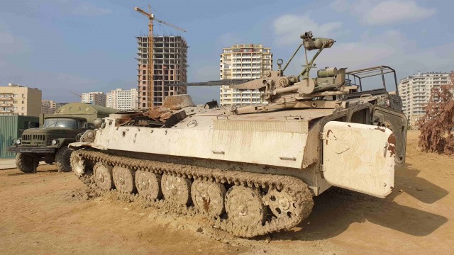 Выставка трофейной военной техники в Баку