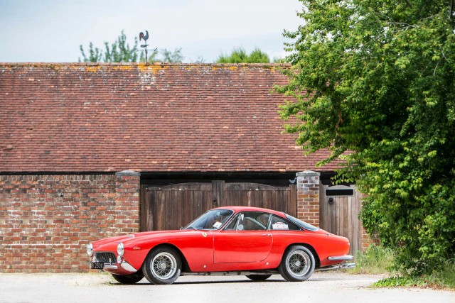 Классический Ferrari, гнивший 40 лет в сарае, продали за £110 000