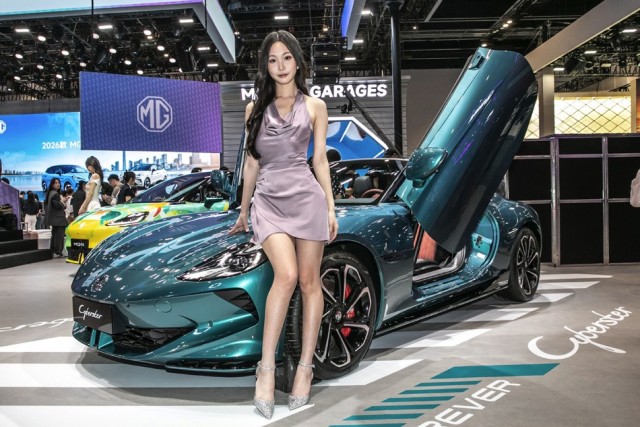 Девушки с выставки "Пекинский автосалон 2026"