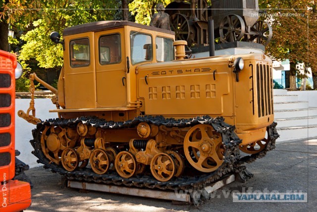 Кто сильней? Mercedes vs traktor!