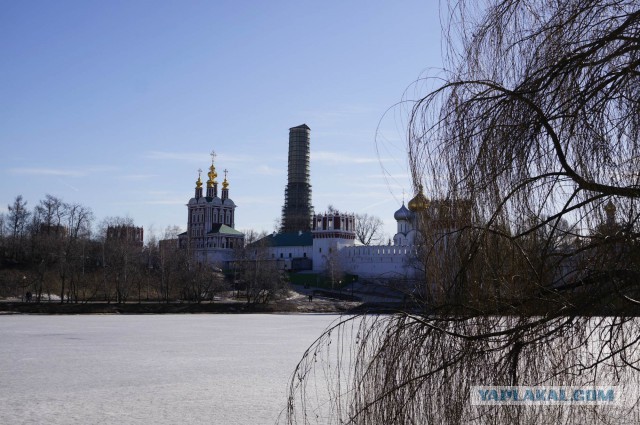 В Москве горит Новодевичий монастырь