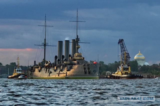 "Аврора" вернулась в Петербург