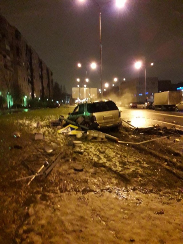 Смертельное ДТП: В Петербурге столкнулись Мерседес с Минивэном, 3 человека погибли