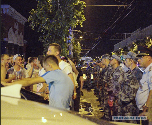 Воронеж. Парня избивают полицейские дубинками