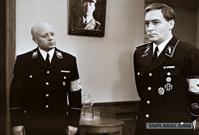 Уступать/не уступать место
