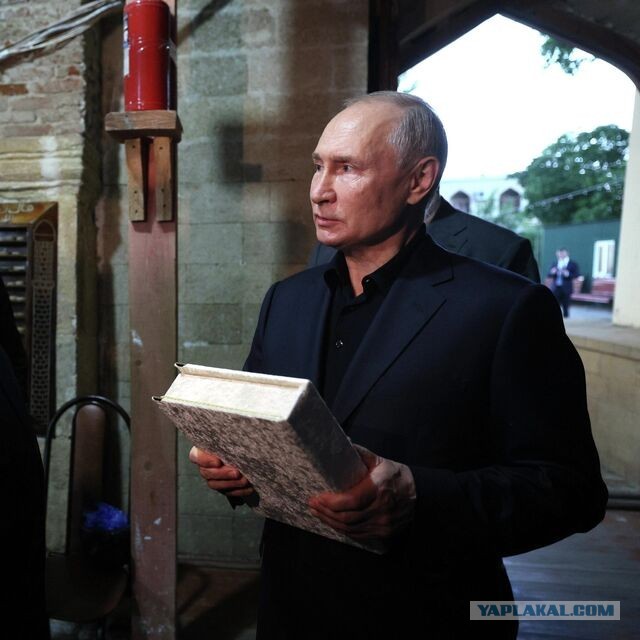 Путин поручил ужесточить меры против дискриминации по национальности в сети