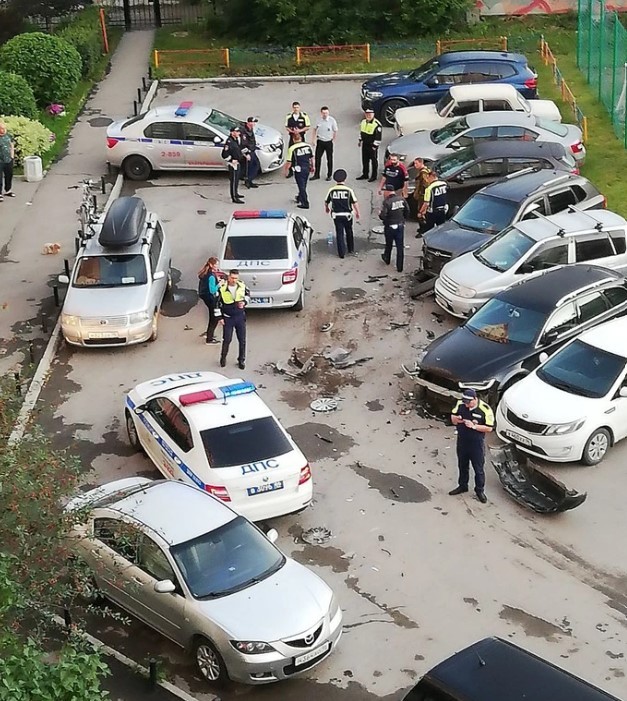 «Не менее 20 выстрелов». В Екатеринбурге полиция устроила погоню за Porsche Cayenne.