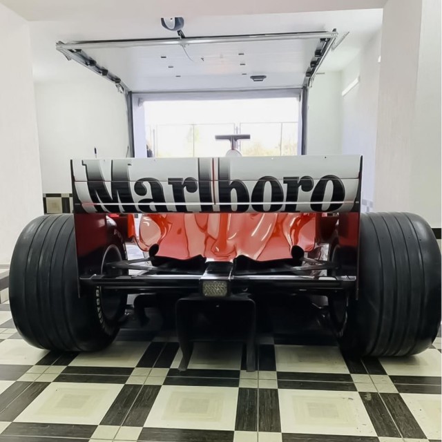 Нашли на Авито Авто гоночную Ferrari F2002, на которой ездил сам Шумахер