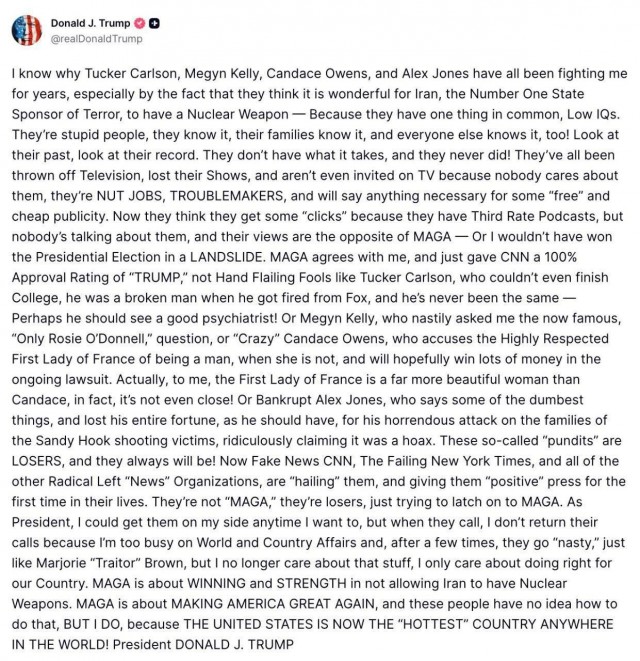 Такер Карлсон даже не смог закончить колледж... Возможно, ему стоит посетить хорошего психиатра!