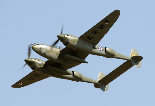 Многоцелевой истребитель P-38 «Lightning»