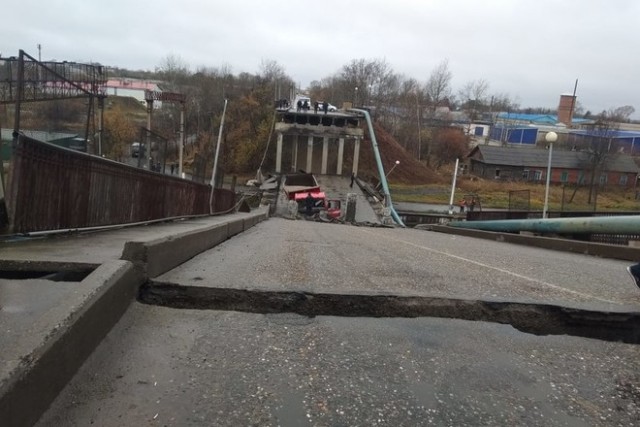 В Оренбурге рухнул мост на улице Терешковой