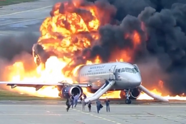 Год назад в Шереметьево сгорел Superjet, погиб 41 человек. Пилот впервые рассказывает о трагедии