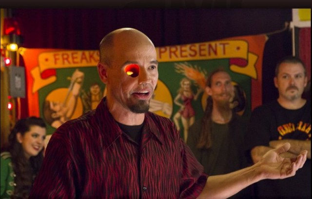 Потерял пол-лица и стал профессиональным зомби