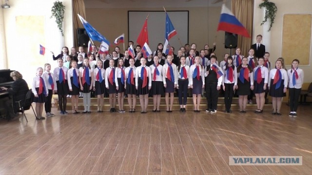 В Москве учитель наорала на школьников, которые не стали петь гимн России
