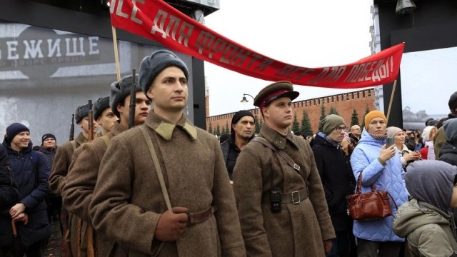 В Госдуме выступили с инициативой сделать 7 ноября выходным днем. 