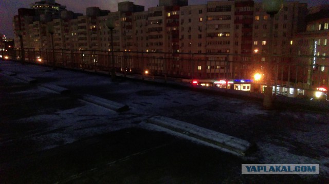 В Одинцове машина упала с 8 этажа паркинга
