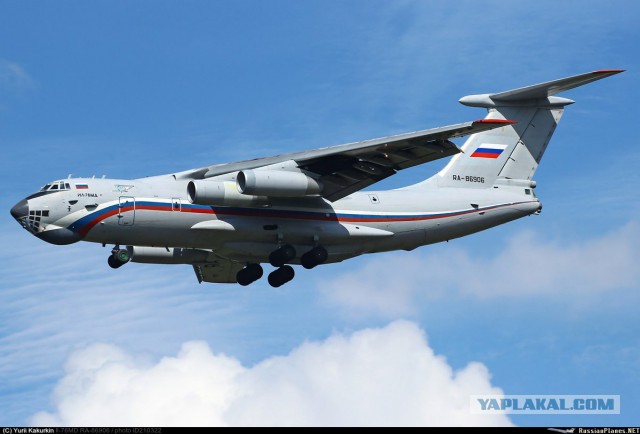Самолеты ВКС России после минометного обстрела авиабазы Хмеймим в Сирии