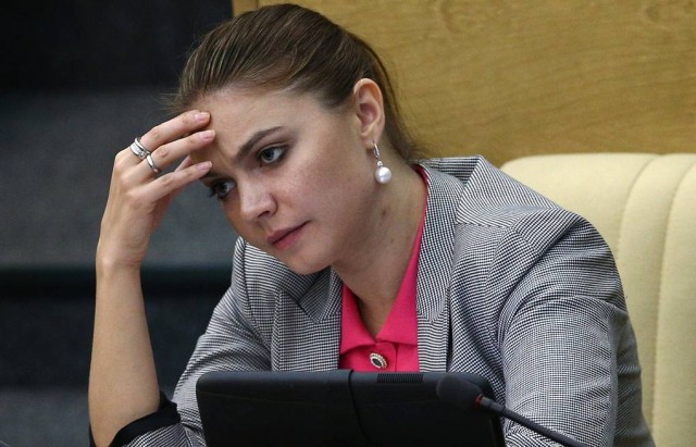 Яхта "подруги Путина" Светланы Кривоногих плавает с эскортом ВМФ