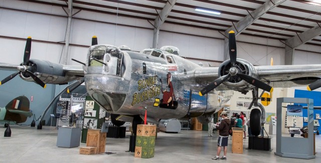 Авро Ланкастер - самый лучший и самым массовый тяжелый бомбардировщик Великобритании