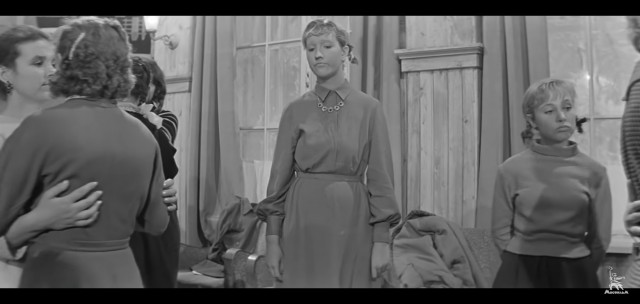 Ксения Собчак снялась полностью обнаженной в купели