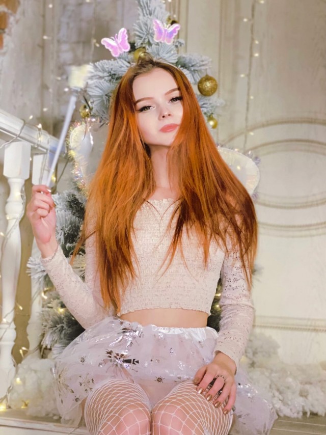 Смотреть фото лана твинкл в розовых шортах