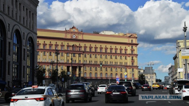 Baza: москвич пытался поджечь здание ФСБ на Лубянке