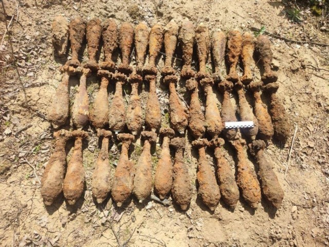 Целый арсенал боеприпасов обезвредили взрывотехники в Подмосковье